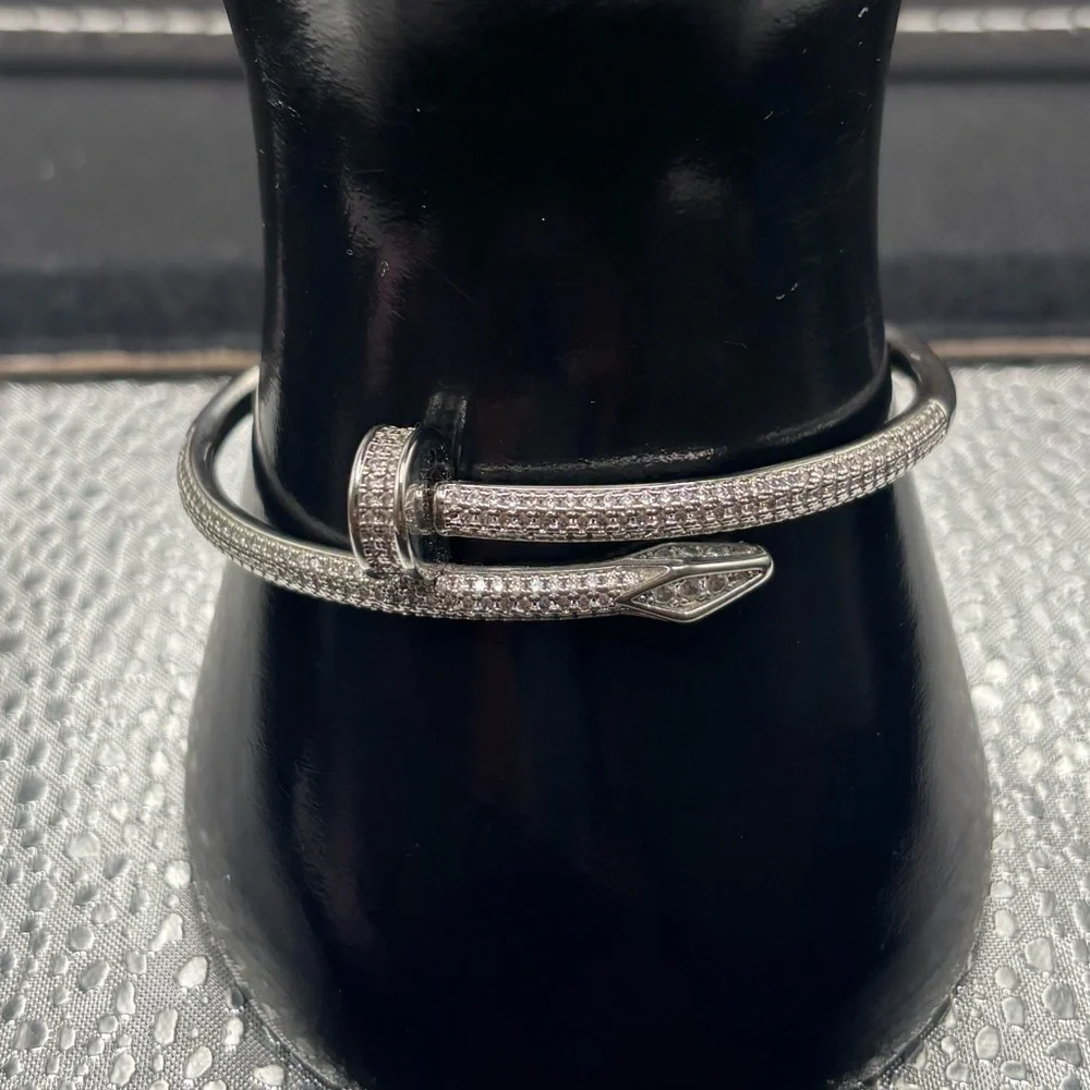 Elegant Silver Screw Bangle